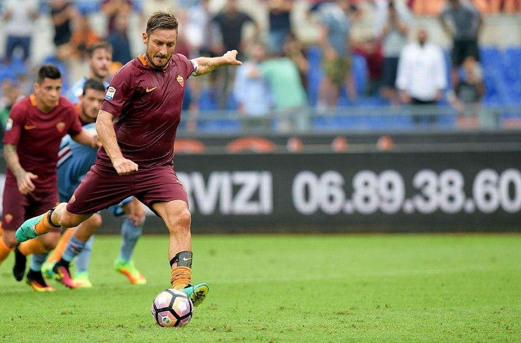 Roma, nuovo record di Totti: unico a segnare per 23 stagioni consecutive