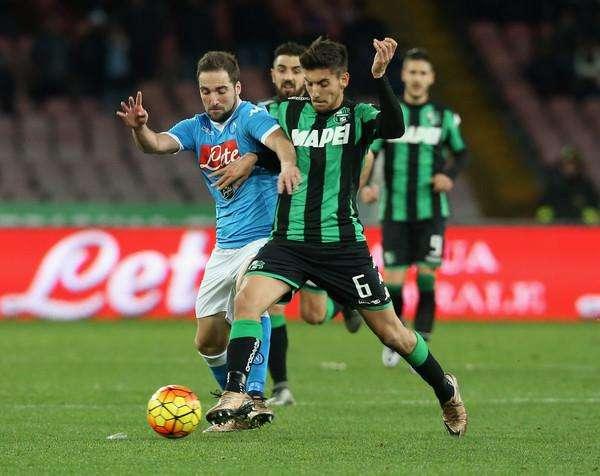 Napoli: è ballottaggio Caceres-Criscito; nuovo nome per il centrocampo