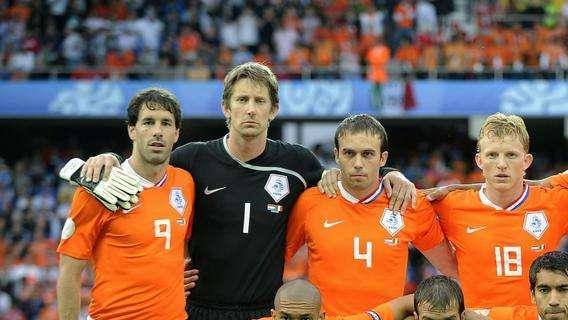 Real Madrid, braccio di ferro Van Nistelrooy-Amburgo