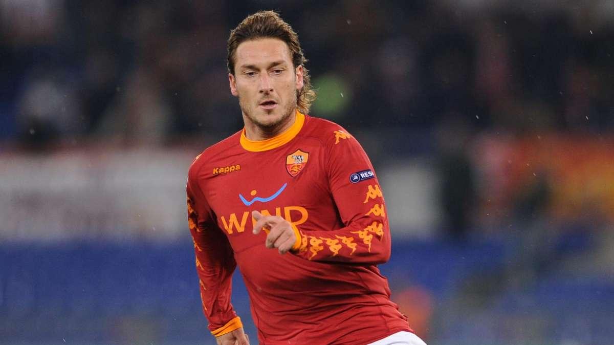 Roma, Totti: Roma, Totti: "Con Burdisso? Lui argentino, io romano..."