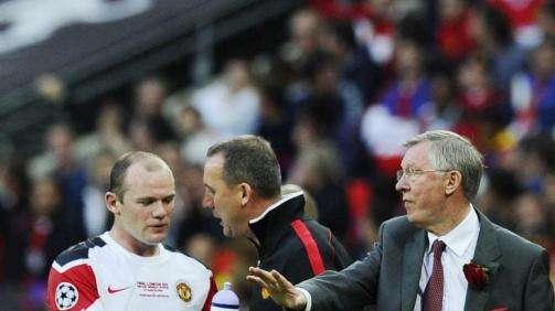 Man United, convince Rooney in mezzo a campo