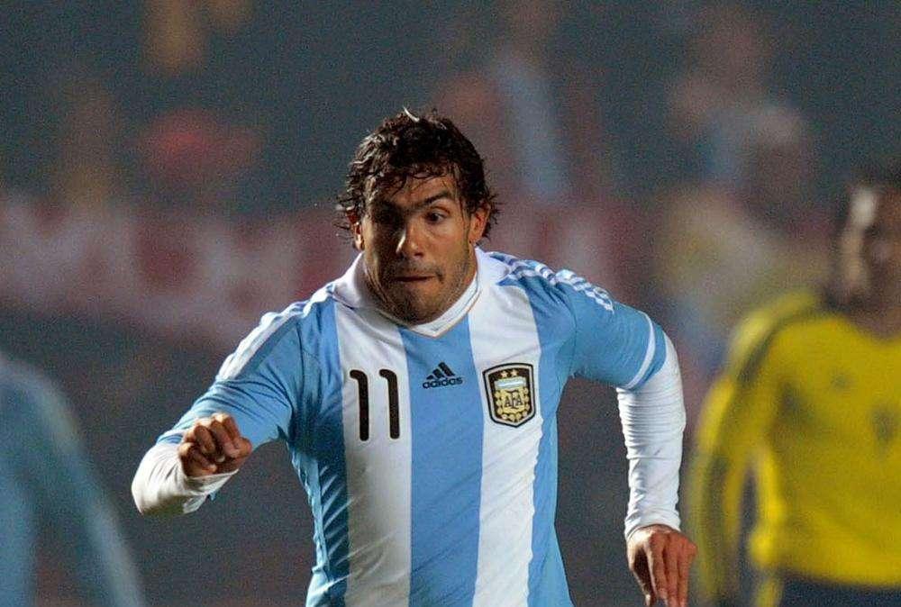 Manchester City, Tevez via a fine anno? Non è detto, parola di Mancini