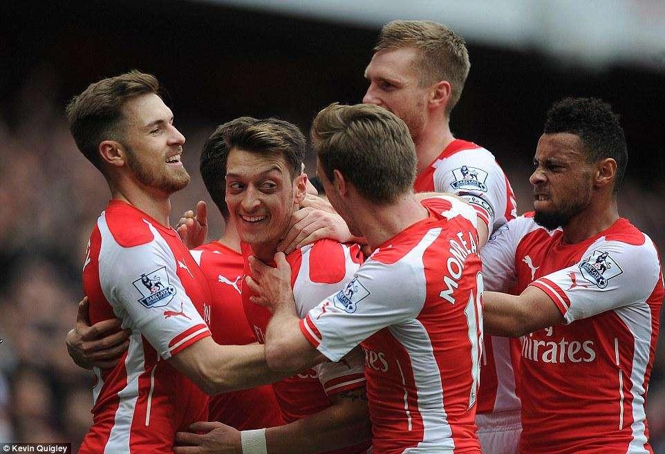 Premier League, il Liverpool ospita la capolista Arsenal. Impegni casalinghi per Chelsea e City