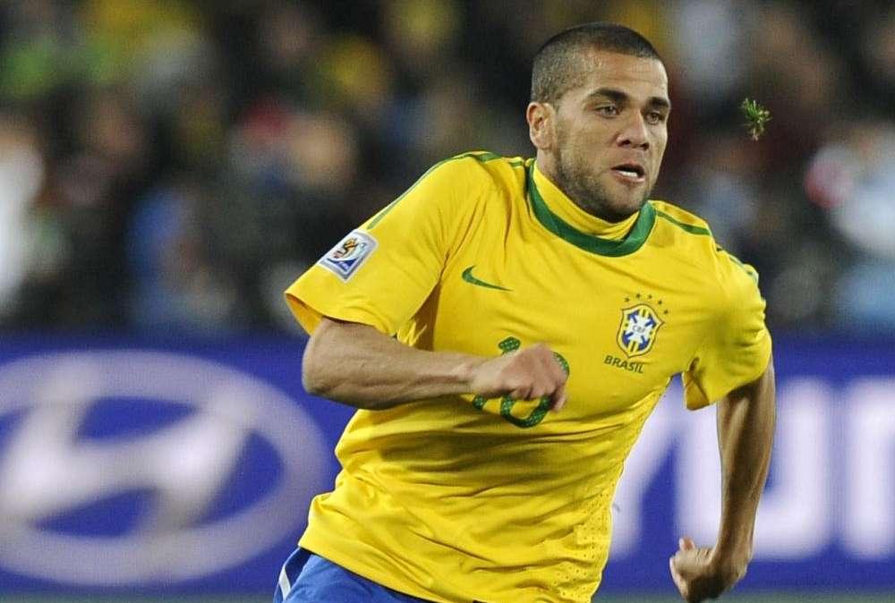 Barcellona, si lavora al rinnovo di Dani Alves
