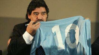 Napoli, Maradona è pronto a tornare a Napoli e non solo per festeggiare con gli azzurri