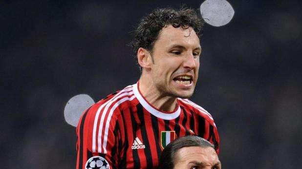 Milan, van Bommel vuole restare