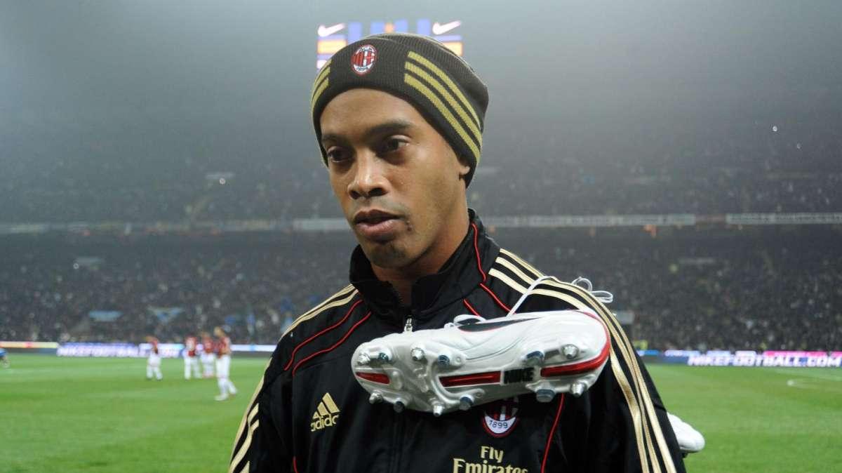 Milan, si tratta la buonuscita di Ronaldinho