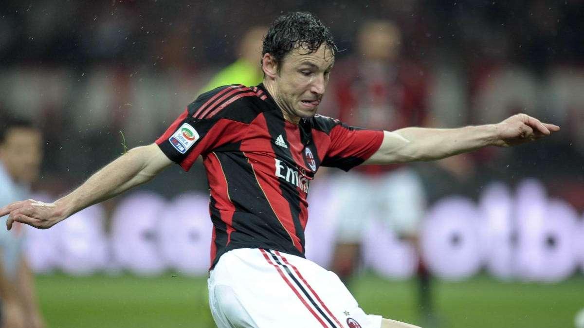 Milan, Van Bommel: "Difficile giocare contro Sneijder"