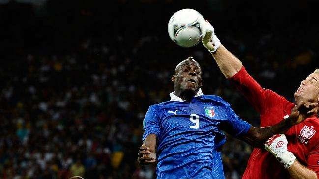 Rooney tweetta: "Hart per me è il migliore del mondo"