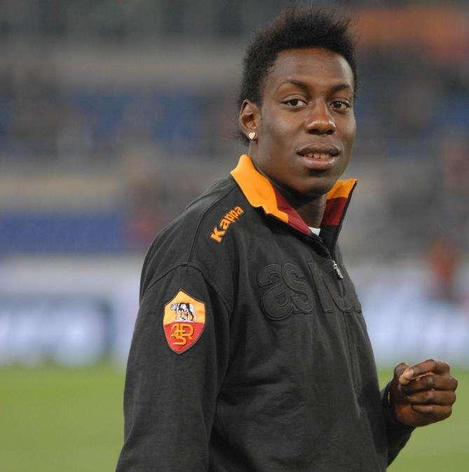 Roma, l'ag. di Okaka: "Resta giallorosso"