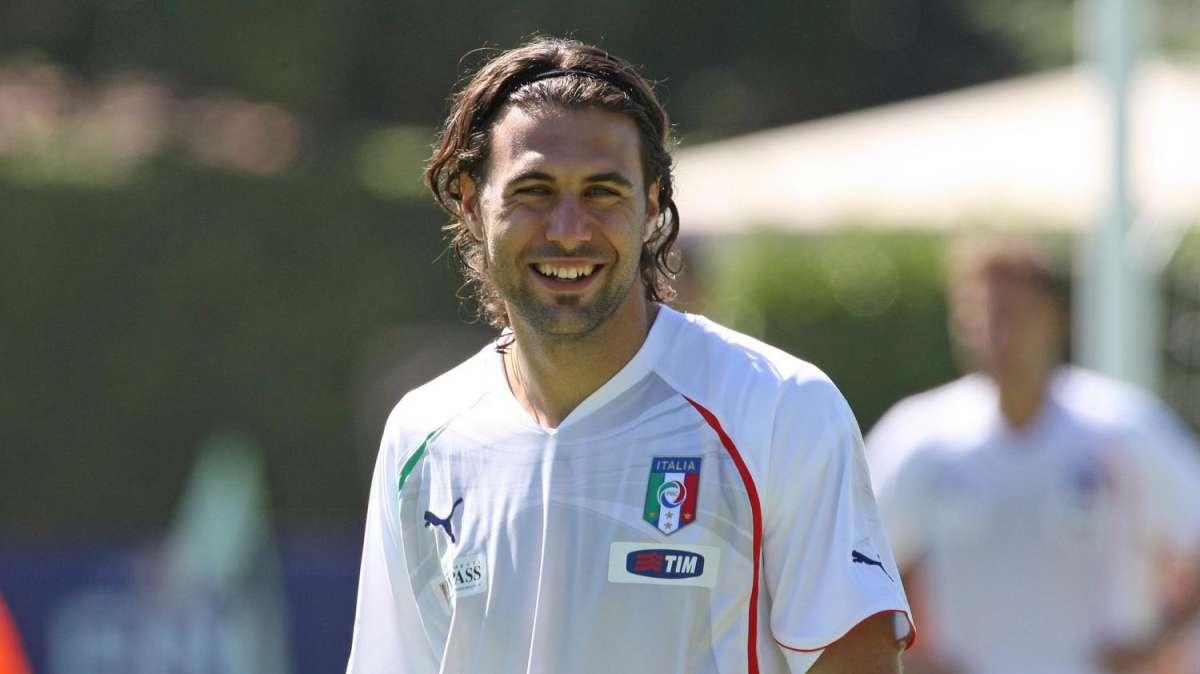 Da Nuoro a Parigi, l'ascesa di Salvatore Sirigu. Mercato e curiosità sul portiere del Psg in un e-book: scaricalo subito!
