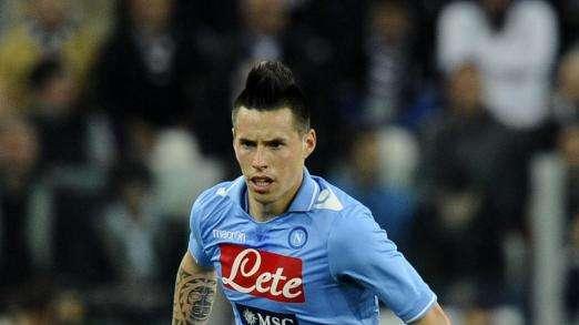 Napoli, Hamsik alza bandiera bianca