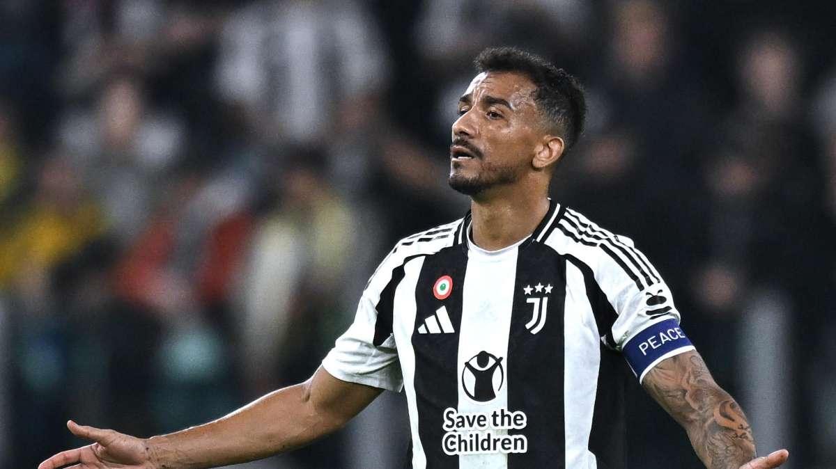 Juventus, Danilo non vorrebbe lasciare i bianconeri, ma su di lui ci sarebbe il Napoli 