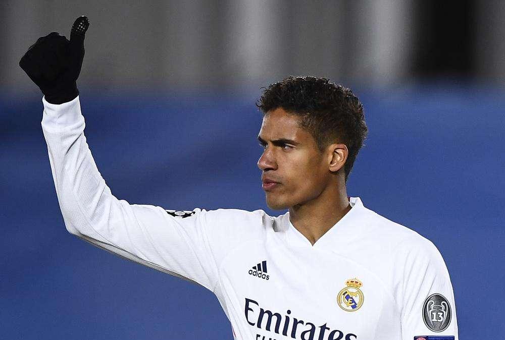 Lloris sull'addio al calcio di Varane: "Ha rivoluzionato il suo ruolo, maniacale nel lavoro"