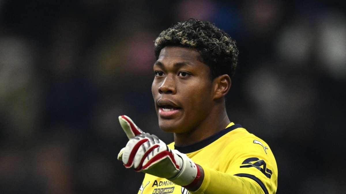 Manchester City, per la porta piace Suzuki del Parma
