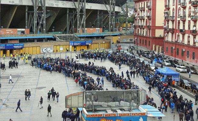 San Paolo - Cancelli aperti, una città in fila