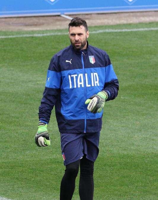 Fiorentina, obiettivo Sirigu 