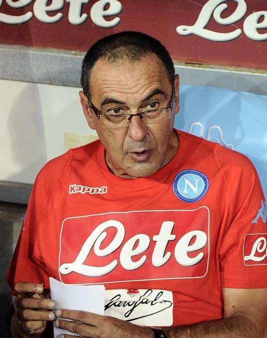Napoli, Sarri incorona già la Juventus: "In campionato sarà come Bayern e Psg. C'è solo un modo per evitarlo"