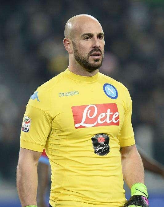 Napoli, problema muscolare per Reina
