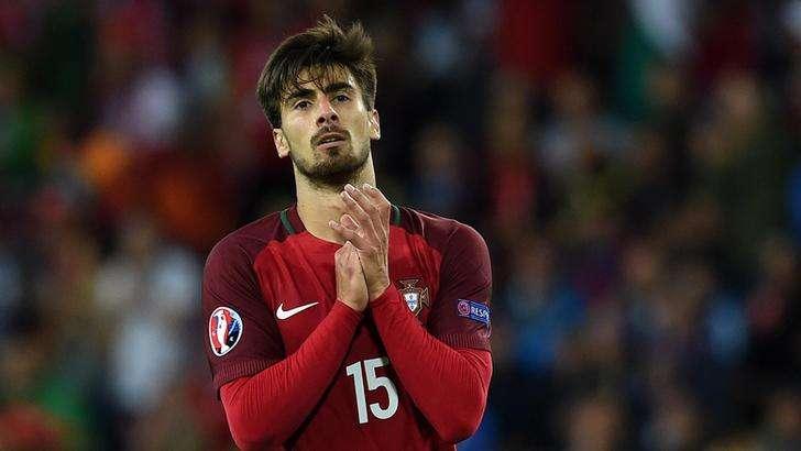 Chelsea, sfida alla Juve per Andre Gomes