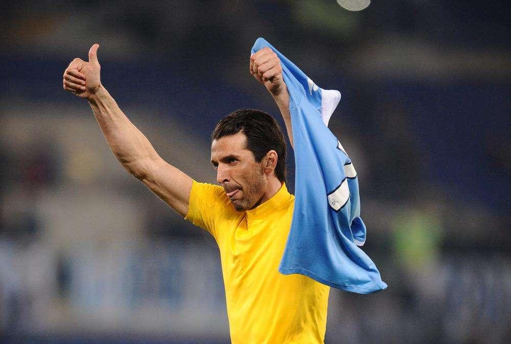 Buffon: "Stimo molto i tifosi della Lazio"