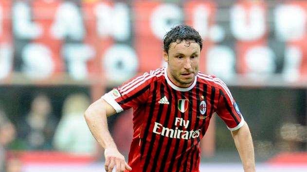 Milan, van Bommel: "Due ipotesi per il futuro"
