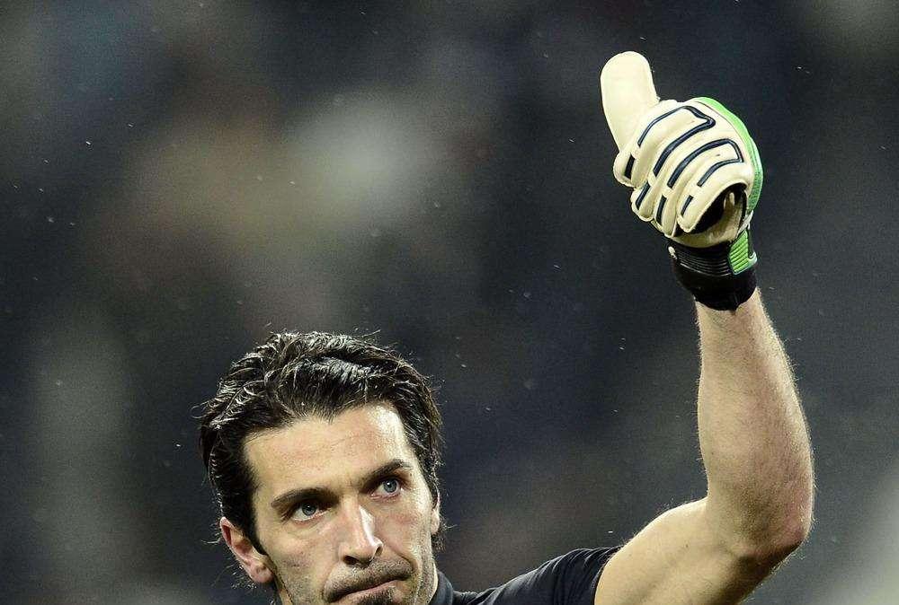 Juventus, Buffon rinnova per altri due anni