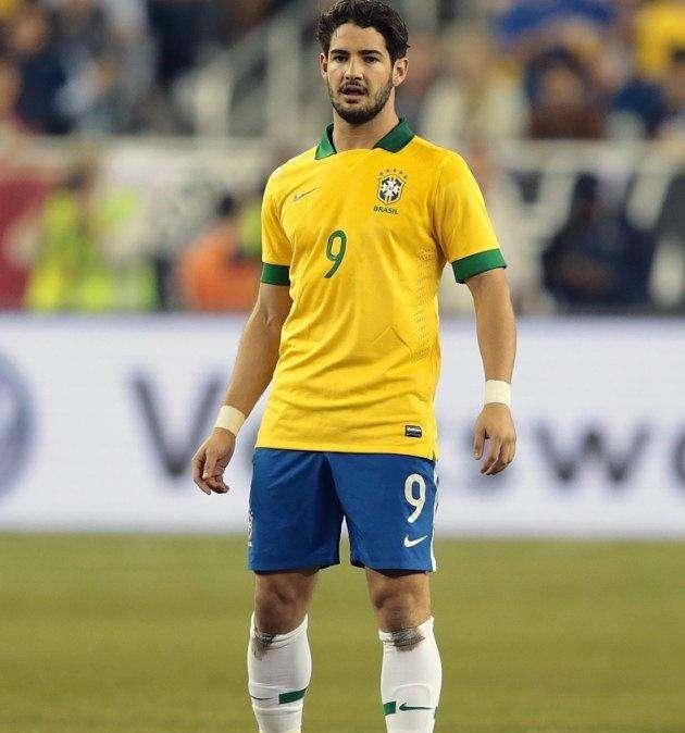 Pato, questa volta il volo è diretto in Spagna