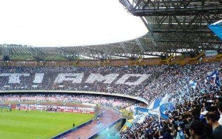 De Laurentiis fa un passo verso i tifosi: curve a 25 euro per Napoli-Roma
