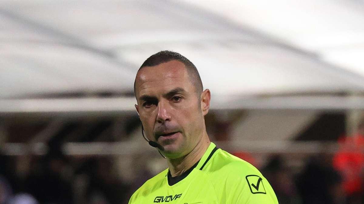 Guida, che errore in Champions: assegna un rigore al Lille per tocco di mano di un giocatore dei francesi