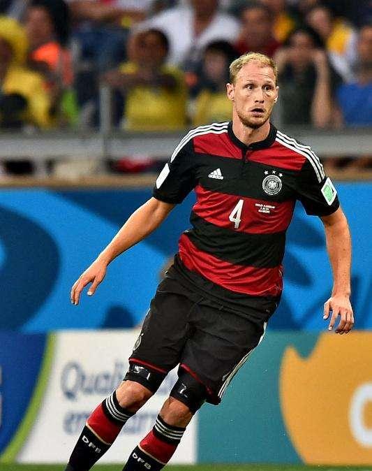 Schalke 04, parte la caccia al difensore