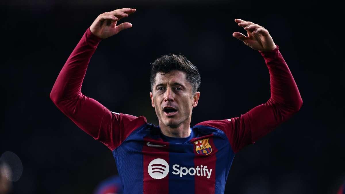 Barcellona, manita al Siviglia: 5-1 firmato dalle doppiette di Lewandoski e Torre