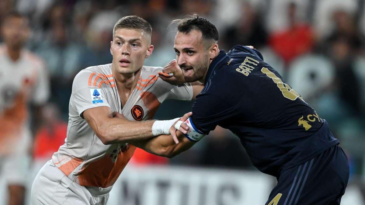 Roma, Dovbyk si allena in gruppo. Ci sarà con il Genoa