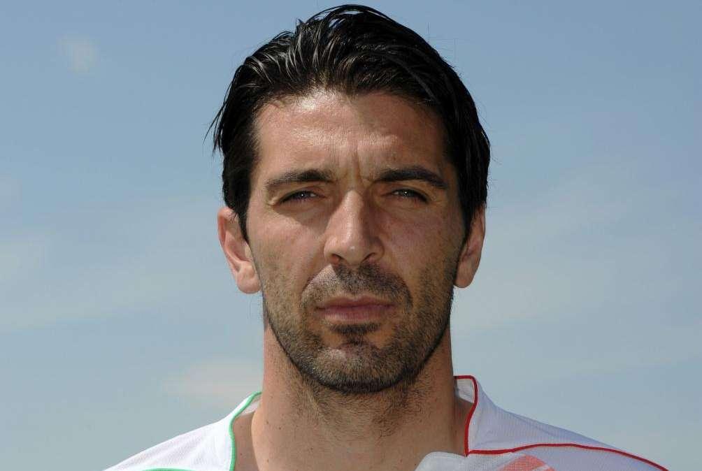 Manchester United, Buffon a giugno?