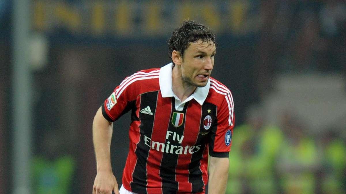 Milan, van Bommel torna in Olanda
