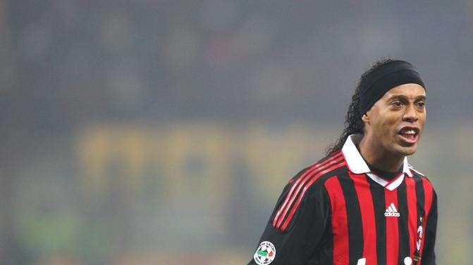 Ag. Ronaldinho: "Parleremo con il Milan del futuro in autunno"
