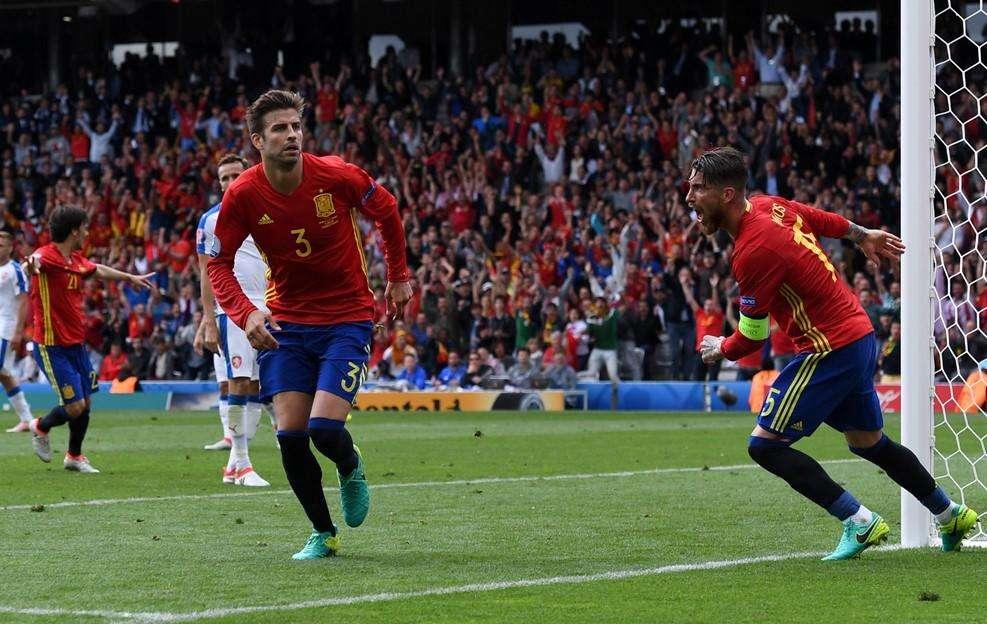 RELIVE EURO 2016 Spagna-Repubblica Ceca : 1-0. Iniesta trascinatore. Per i cechi c'è solo Cech 