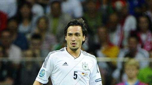 Barcellona, Ronaldinho sponsorizza Hummels