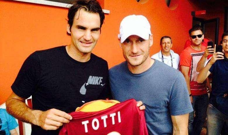 Roma,  Federer appoggia Francesco Totti 
