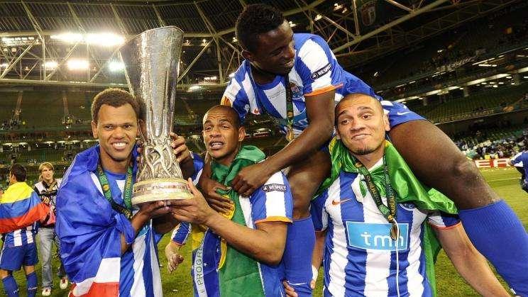 Porto, stop di un mese per Maicon