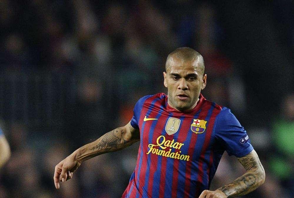 Barça, Alves: "Domani gara difficile, ma siamo pronti. Messi? È magico"