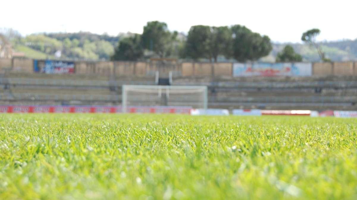 Il Milan regala un campo di calcio per i ragazzi a rischio di Napoli
