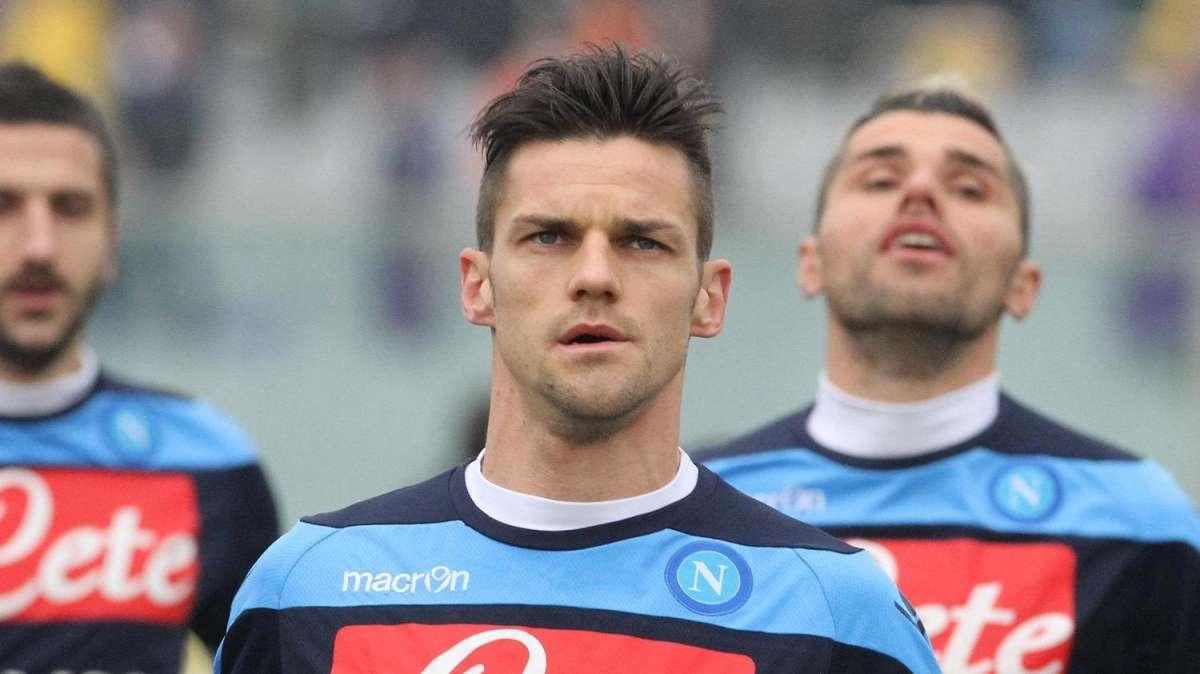 Napoli, Maggio: "Non si muove da qui, sta bene"