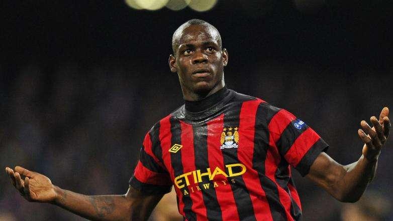 Manchester City, Dalglish: "Balotelli si guardi allo specchio"