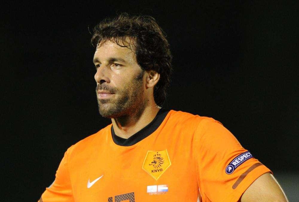 van Nistelrooy: "Non vedo favorite tra Manchester United e Real Madrid"