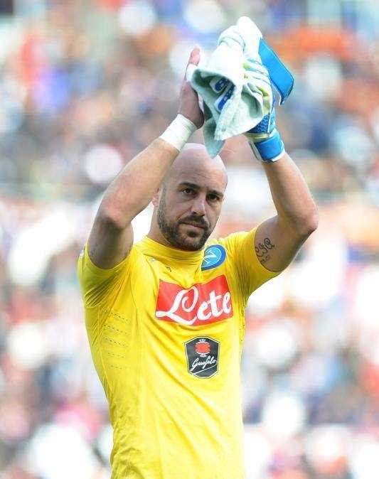 Napoli, grana Reina. Ma c'è fiducia per il rinforzo a centrocampo