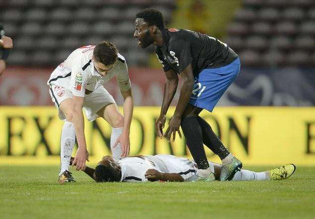 Romania, tragedia in casa Dinamo Bucarest: Ekeng muore in campo dopo un malore