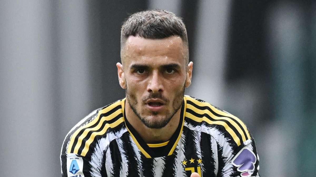 Kostic: "Volevo venire al Fenerbahce dal primo giorno. Le presenze di Tadic e Mourinho mi hanno aiutato nella scelta"