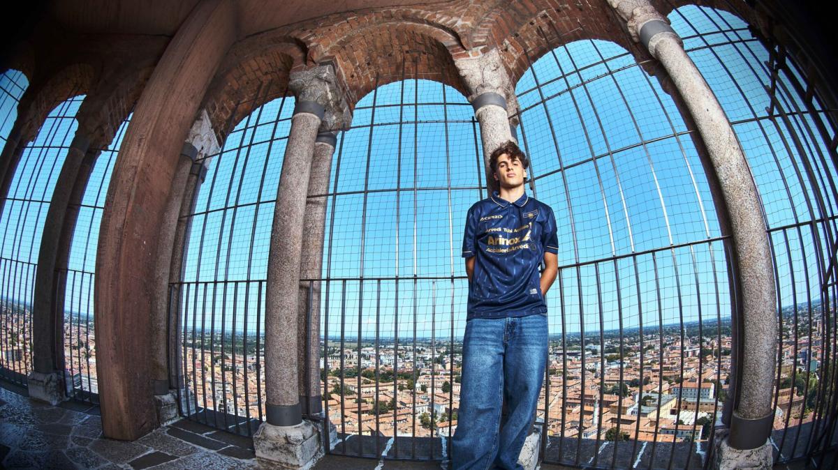 Blu profondo e oro per il Third Kit 2026/27 della Cremo