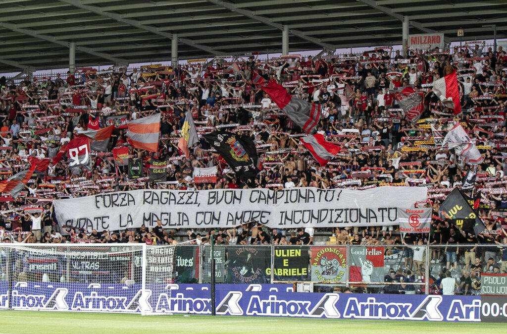 Il mercato della Cremonese non scalda i cuori dei tifosi.  